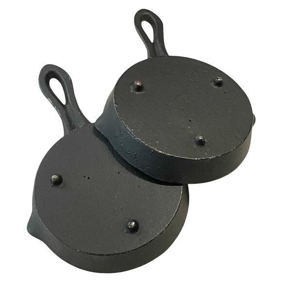 Mini Black Cast Iron Skillet Frying Pan Hand Painted Amish Man Woman Silhouette - Picture 7 of 10